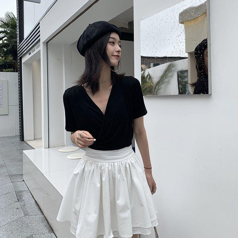 Áo Thun Nữ Ngắn Tay Cổ Chữ V Dáng Ôm