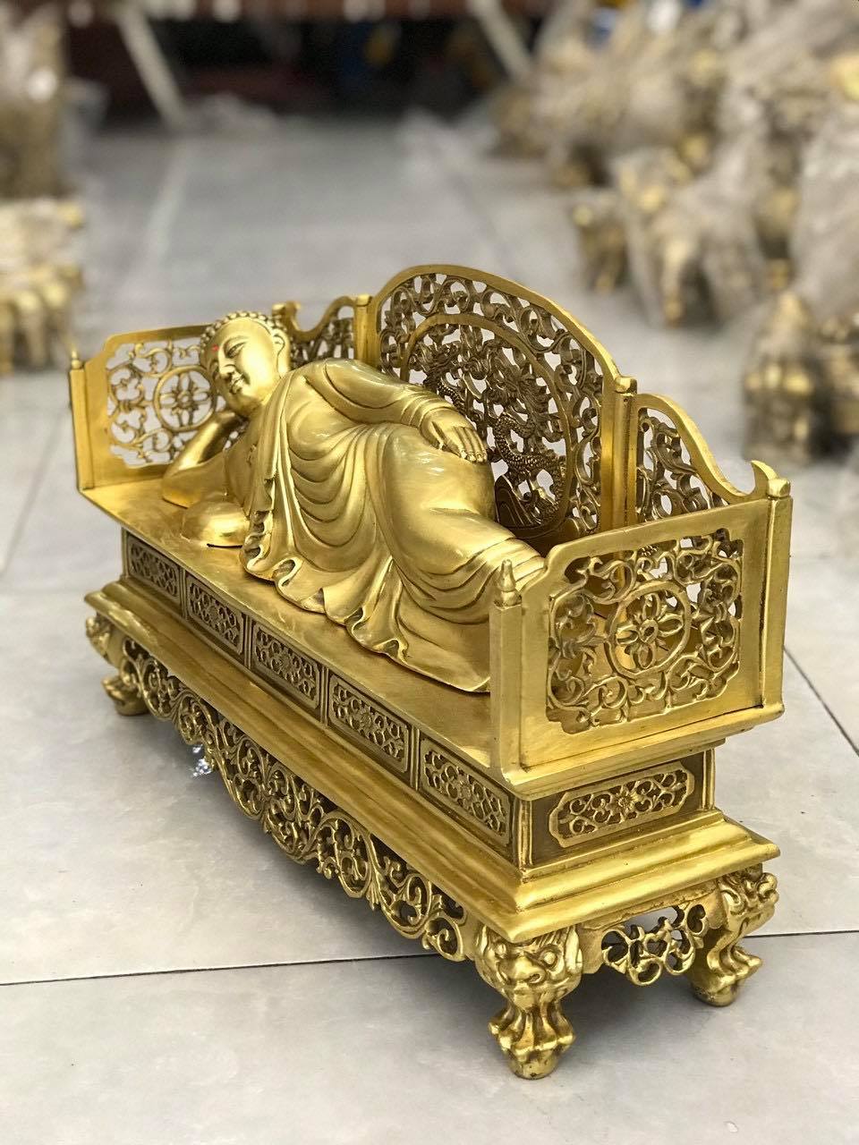 Phật nằm ngai bằng đồng