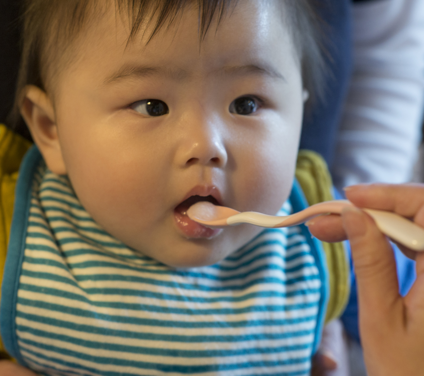 Bộ muỗng mềm và muỗng nhựa ăn dặm TLI Richell Nhật Bản - bước 1 có hộp đựng cho bé ăn tập ăn thô | Baby