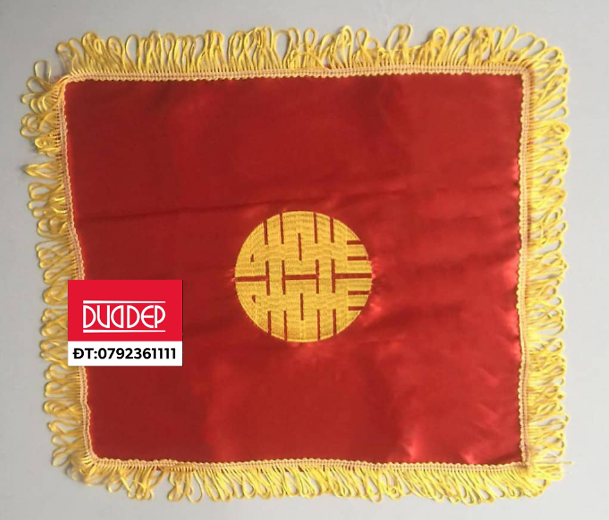 HỘP TRÁP GỖ SƠN MÀI ĐK 25CM CAO 9 CM KÈM KHĂN PHỦ.