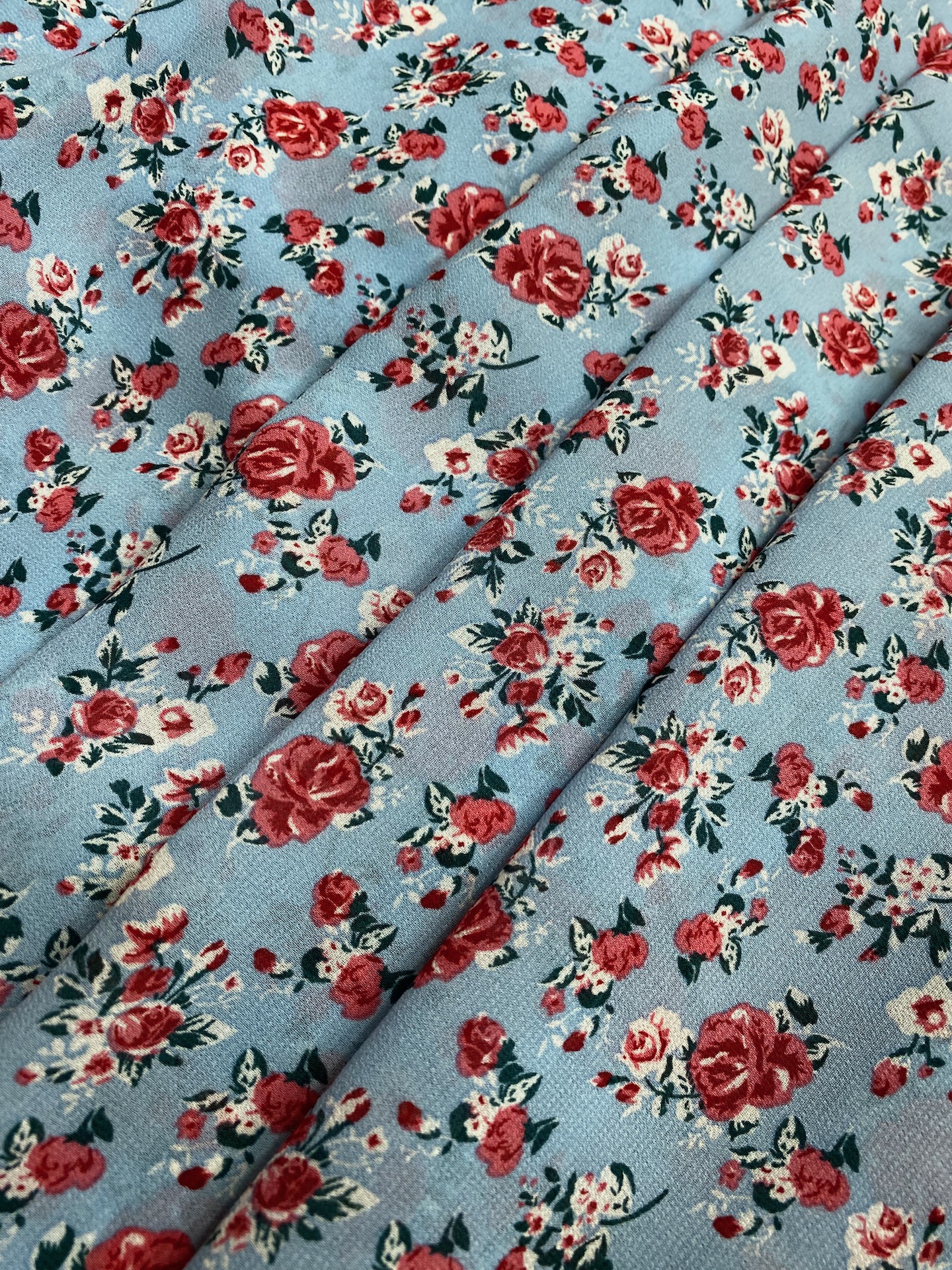 Vải voan Chiffon hoa nhí nền xanh biển V10615