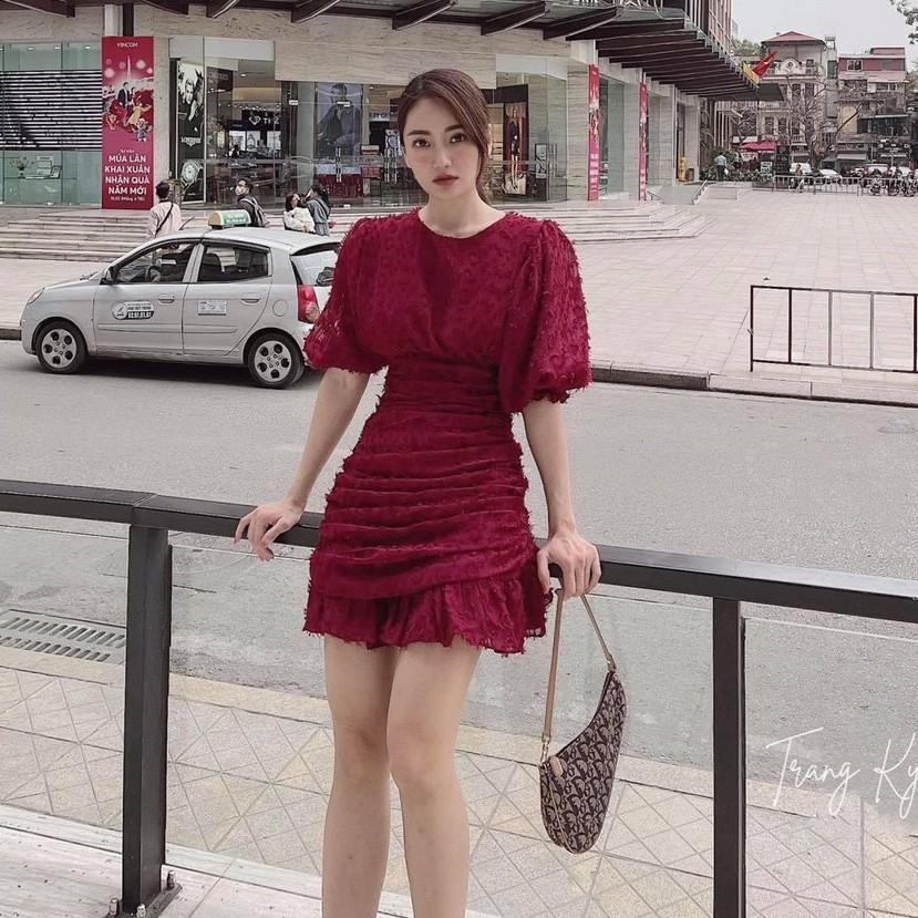 Đầm nhún hông tay phồng voan lông vũ cực sang chảnh