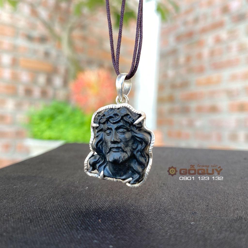Mặt dây chuyền chúa Giesu gỗ mun