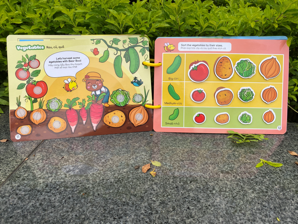 Học Liệu Bóc Dán Montessori Song Ngữ Anh Việt Beezi Book - Lalala Baby