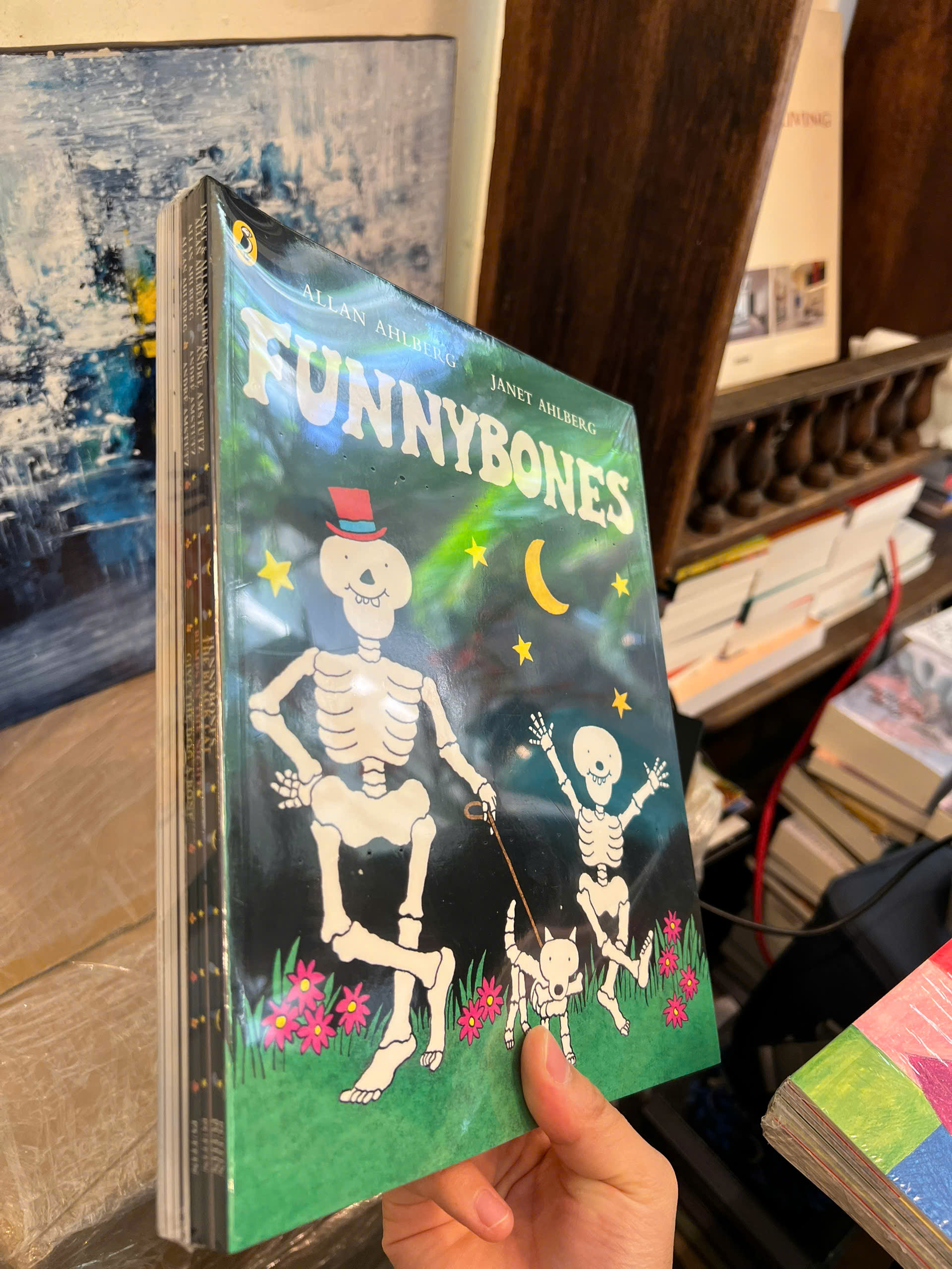 Sách - Skeleton Crew (Funnybones Series) | Childrens Picture Book / Ngoại văn Thiếu nhi Nhập khẩu UK