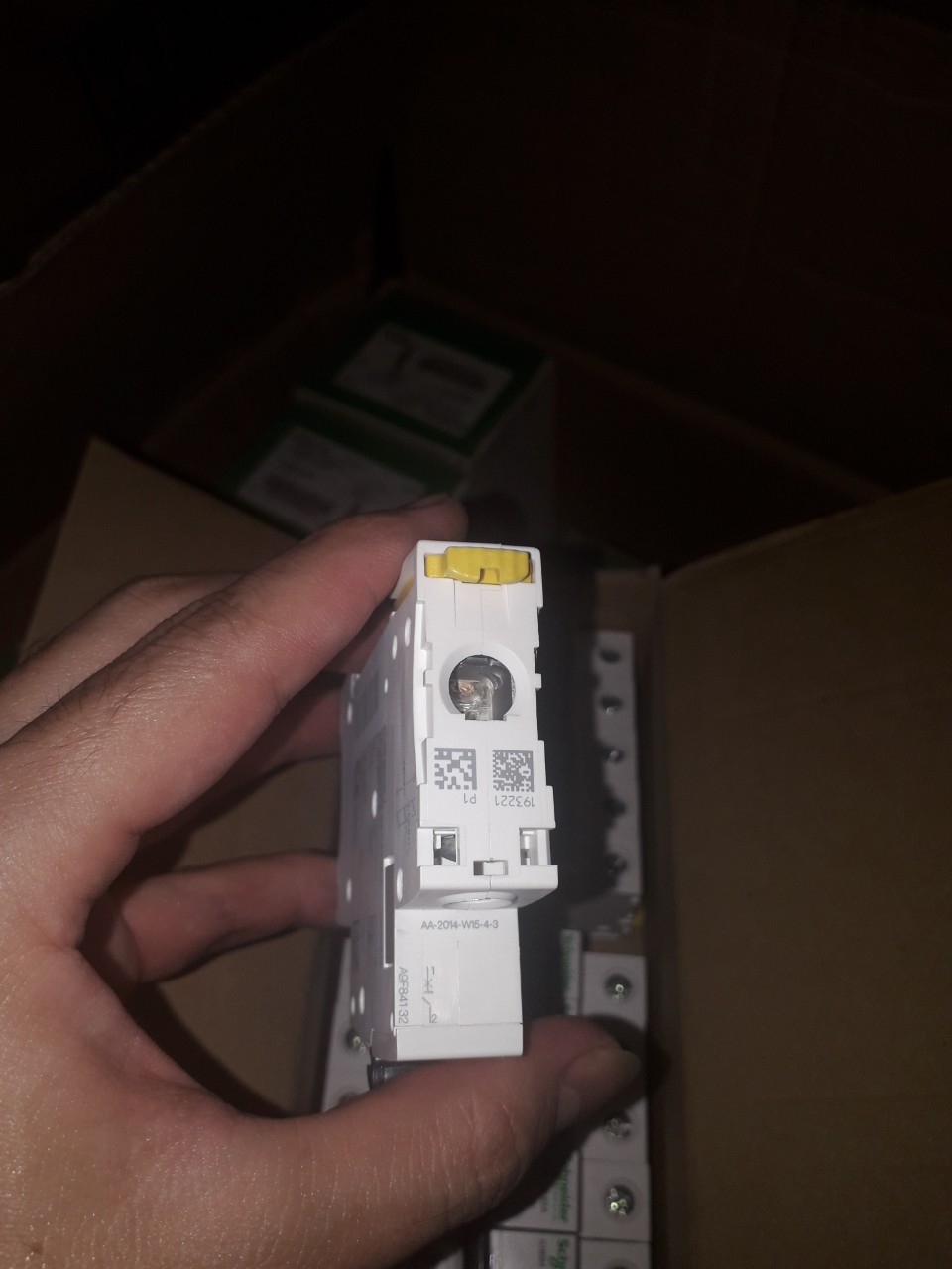 Cầu Dao điện A9F84132 Schneider MCB 32A 10kA 1P