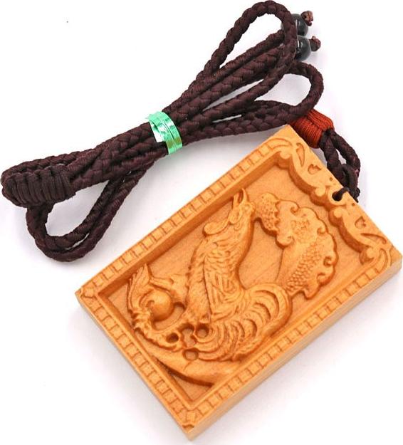Vòng cổ mặt gỗ hoàng đàn khắc hình tuổi Dậu DTD2