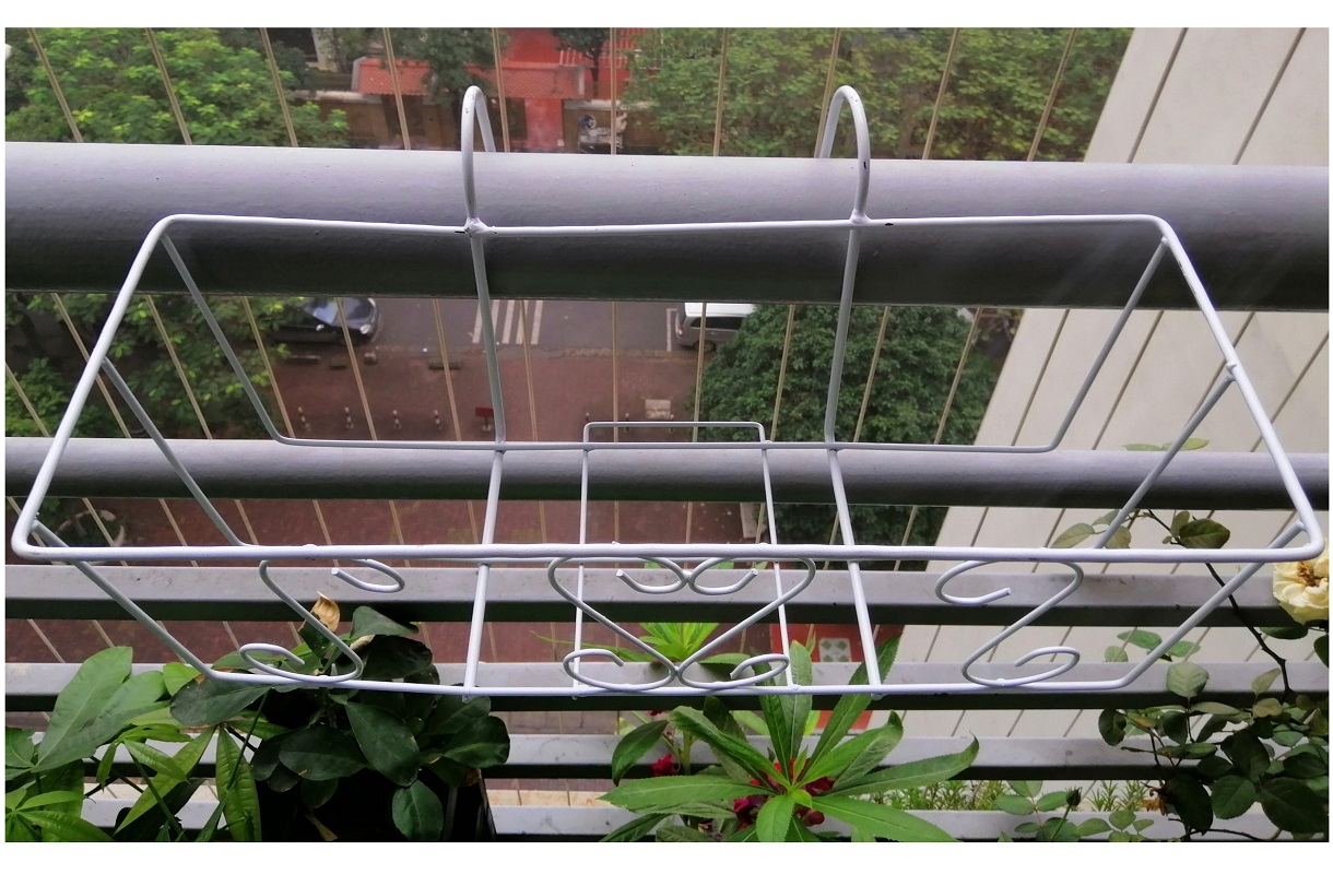 ComBo 10 GIỎ SẮT Treo Chậu Hoa Ban Công Hình Chữ Nhật - Màu Trắng + 10 CHẬU NHỰA TRỒNG RAU, TRỒNG HOA, CÂY CẢNH KÍCH THƯỚC 48X20X16CM
