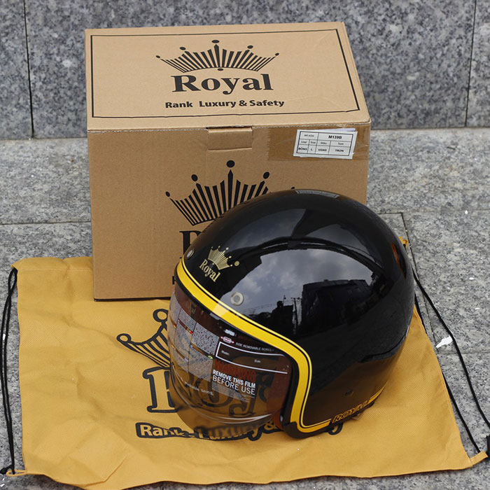 Mũ bảo hiểm Royal kính âm M139 tem V10 đen line vàng