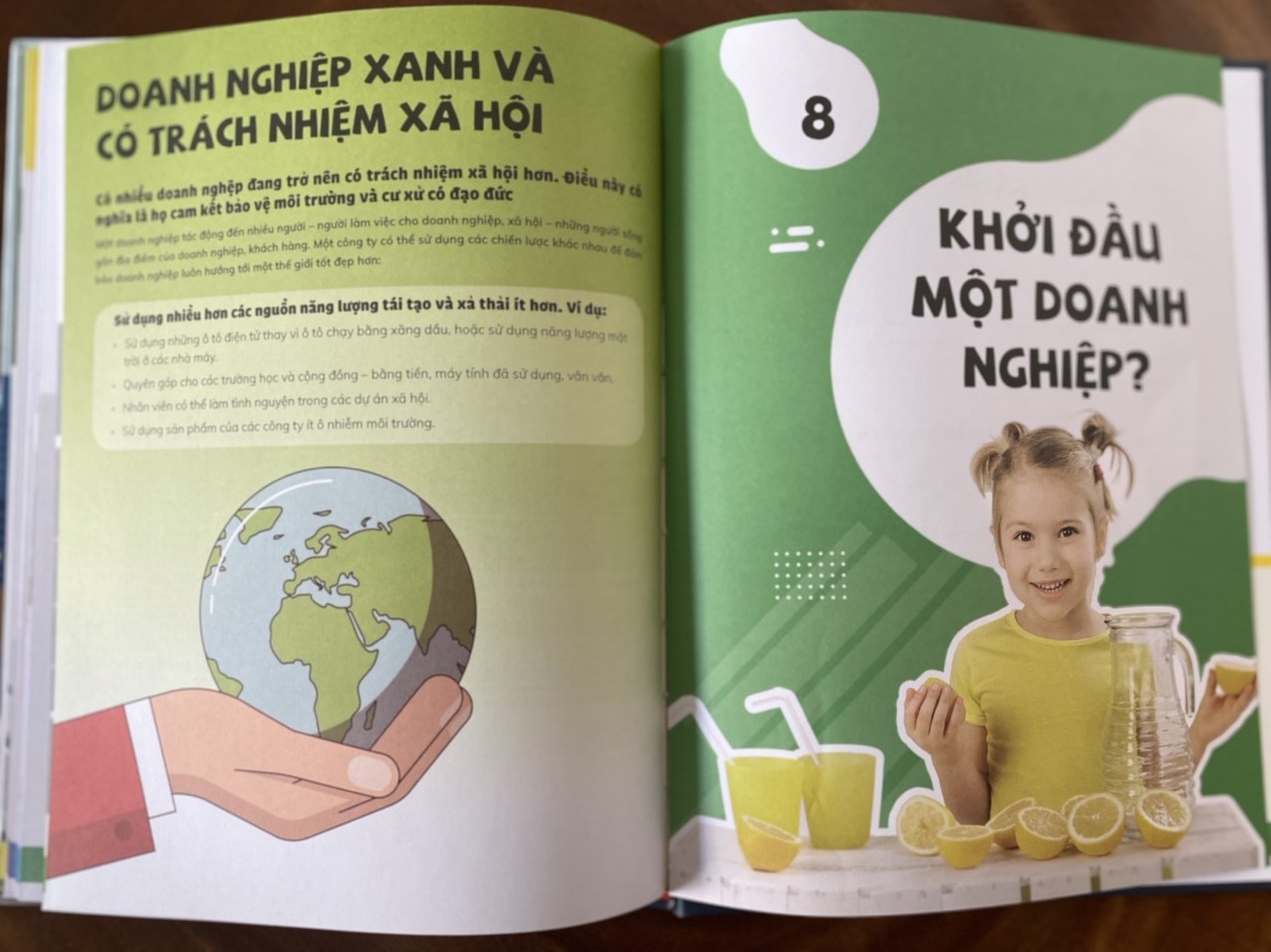 Sách Thương vụ đầu tiên của tôi - Là Cuốn Bách Khoa Toàn Thư Cơ Bản Nhất Về Kinh Doanh – Tài Chính & Tiền Tệ Mà Trẻ Cần Phải Biết - Á Châu books, Bìa Cứng, In Màu