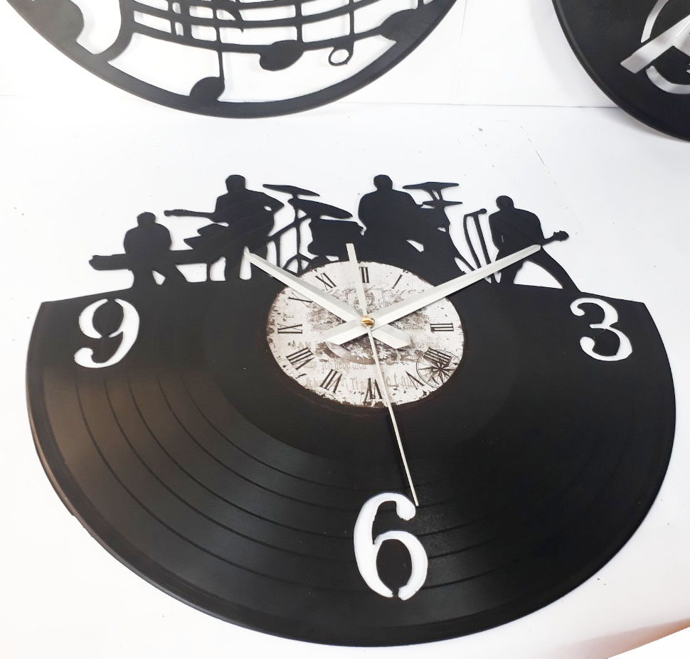 Đồng hồ chất liệu bằng đĩa than nghe nhạc xưa được khắc hình ban nhạc mới lạ