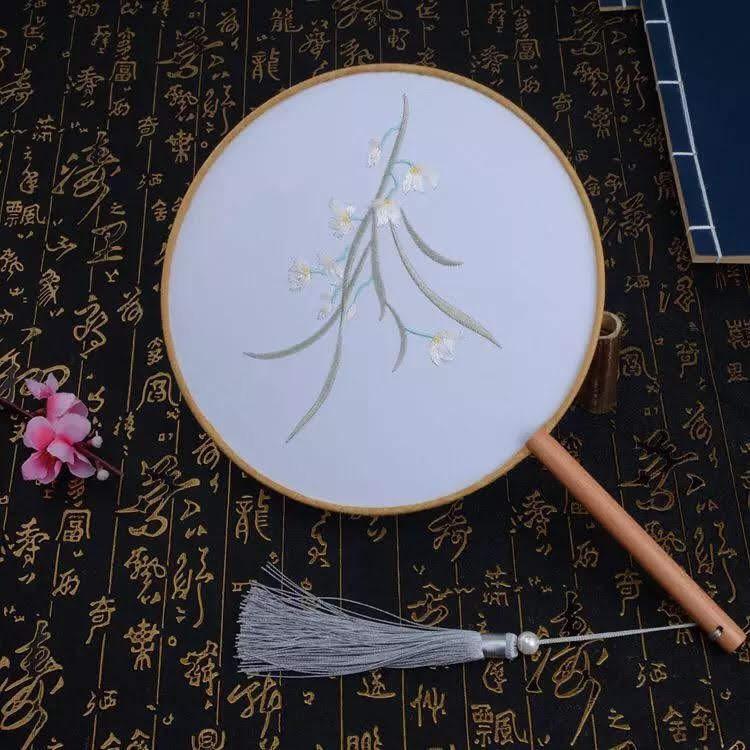 Quạt thêu hàng rẻ hàng có sẵn