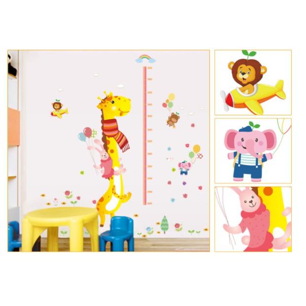 Decal dán tường thước đo hươu cao cổ và thỏ