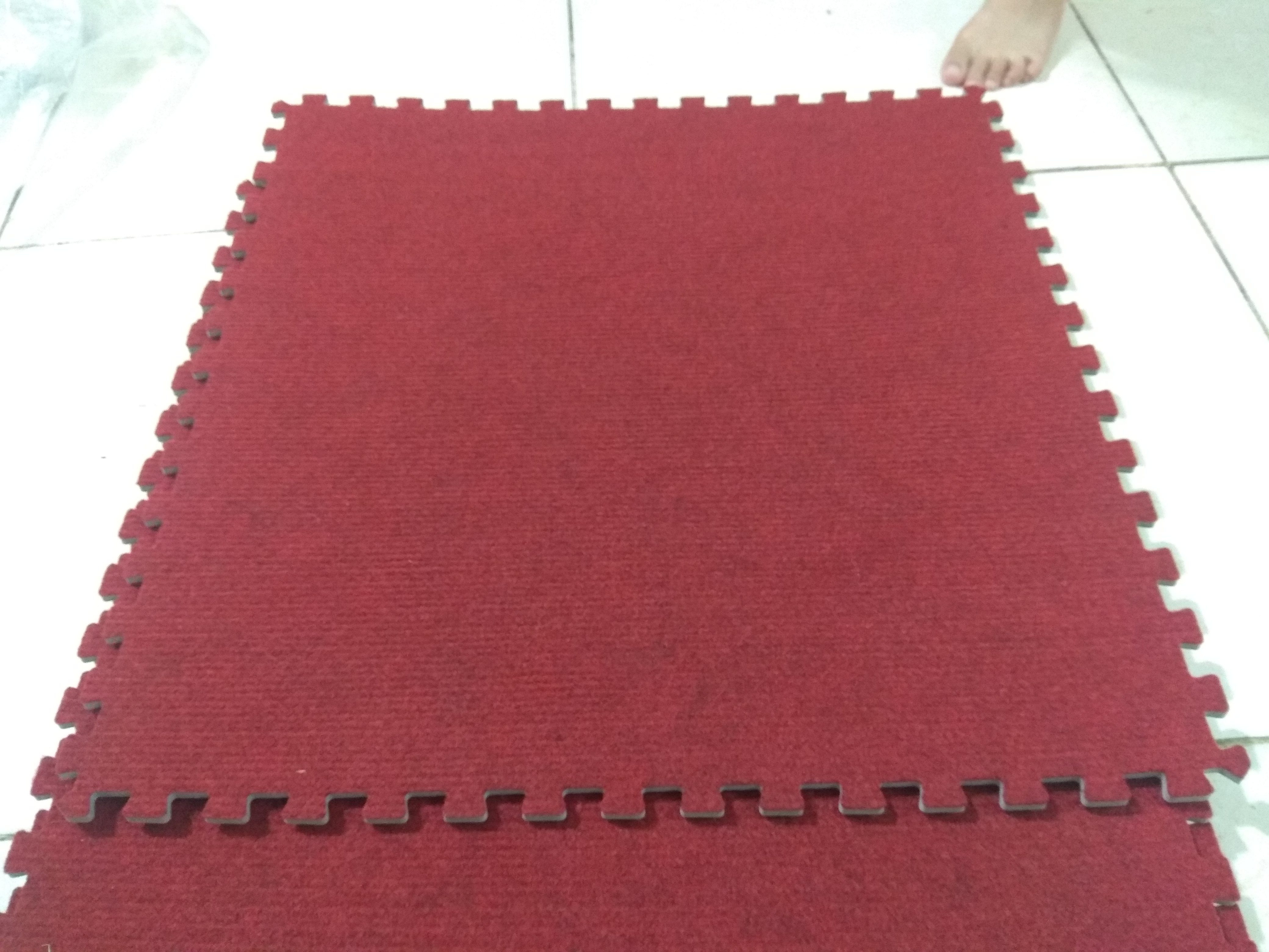 Bộ 4 tấm xốp ghép, mặt là thảm nỉ kích thước 50cm x 50cm x 0,6cm/tấm,