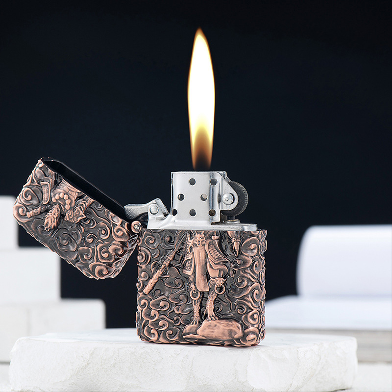 Hột Quẹt Bật Lửa Gas Đá YF832 Đắp Nổi Họa Tiết Tôn Ngộ Không Cưỡi Mây - Giao Màu Ngẫu Nhiên