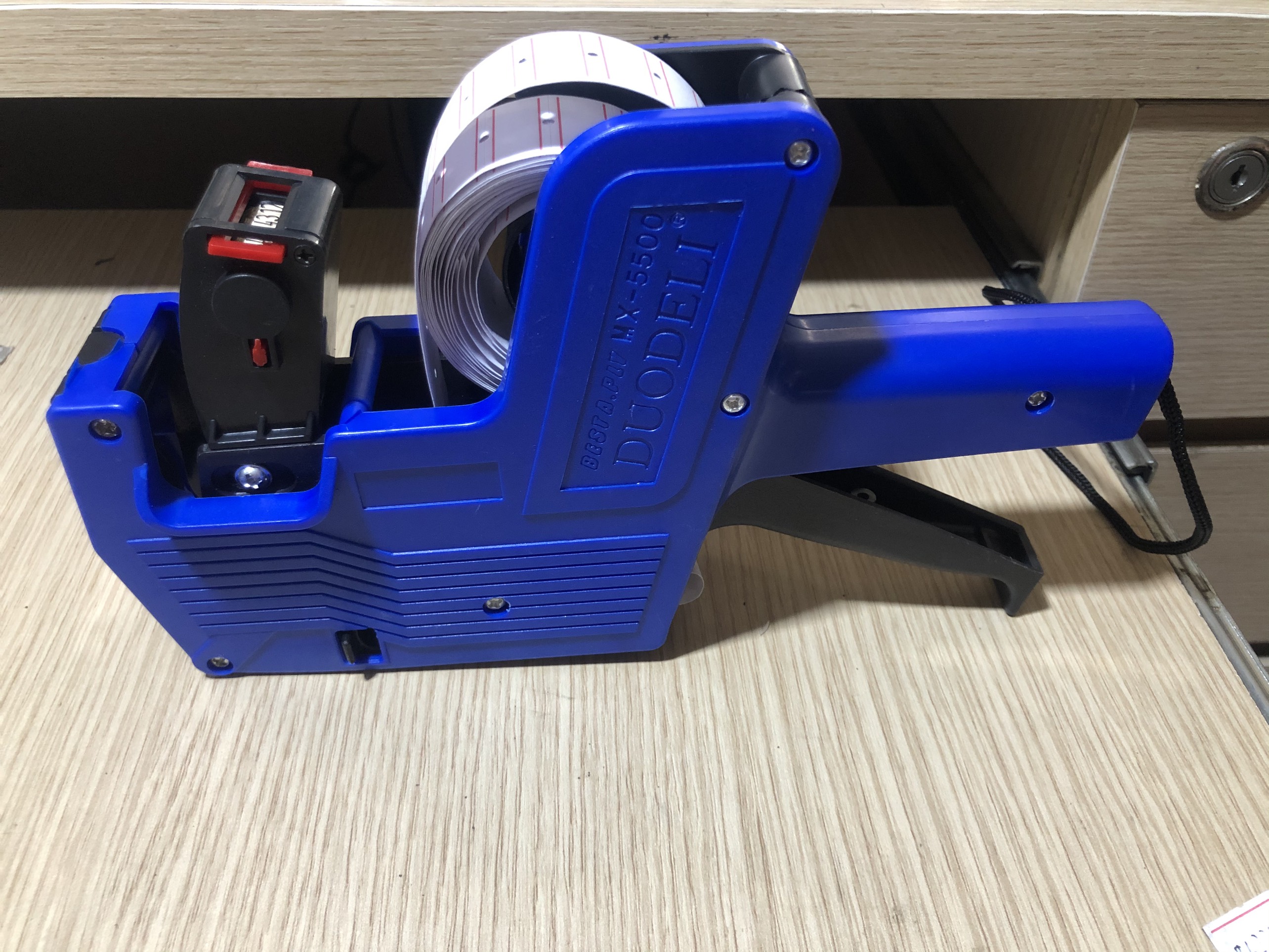 Máy bắn giá tiền có sẵn cuộn giấy và ống mực 23*13.5*5.5 cm-giao màu ngẫu nhiên
