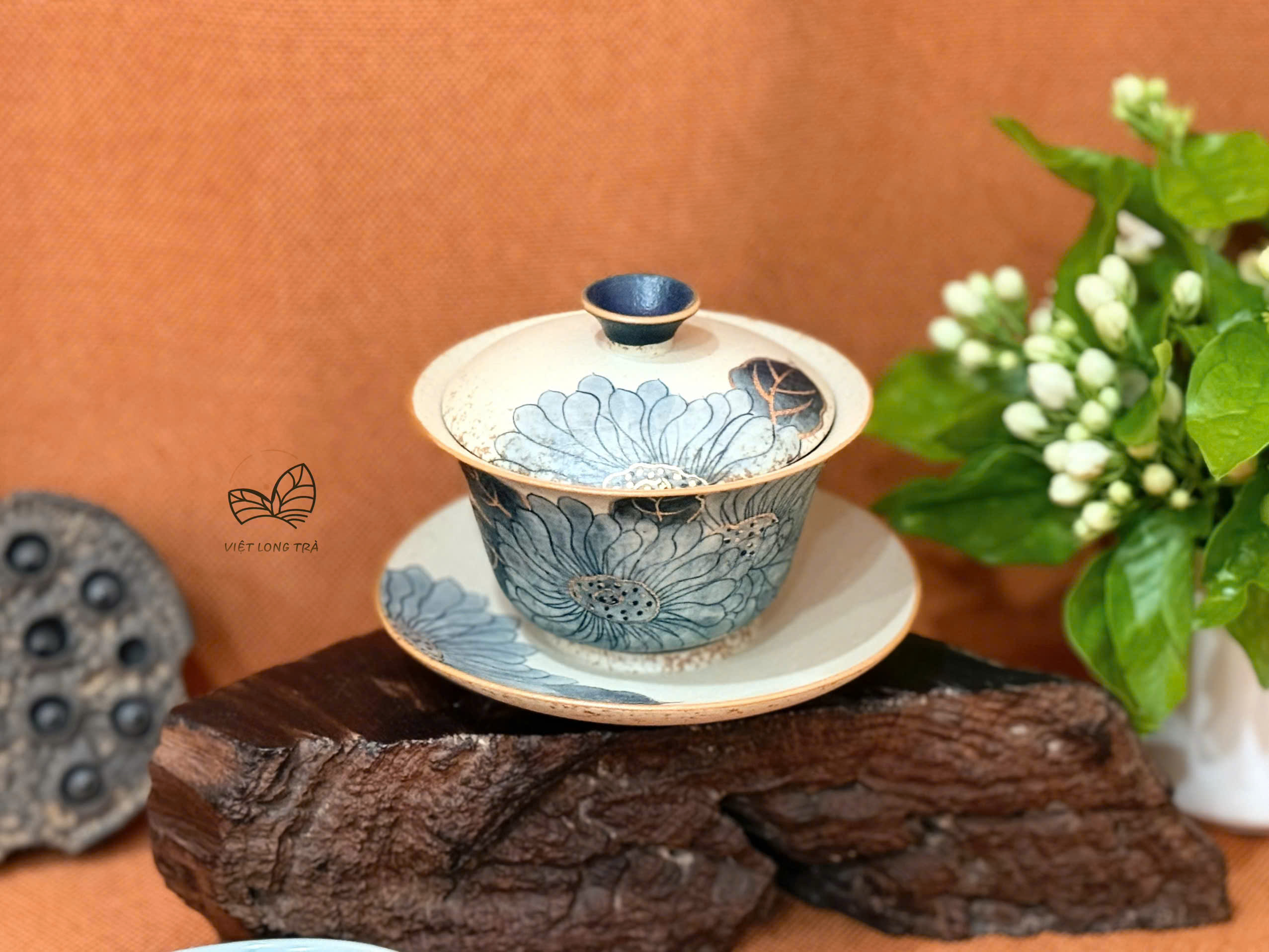CHÉN KHẢI TAM TÀI HOA MẪU ĐƠN VẼ TAY- CHẤT LIỆU GỐM SỨ SƠN VÀNG - 125ML - GAIWAN