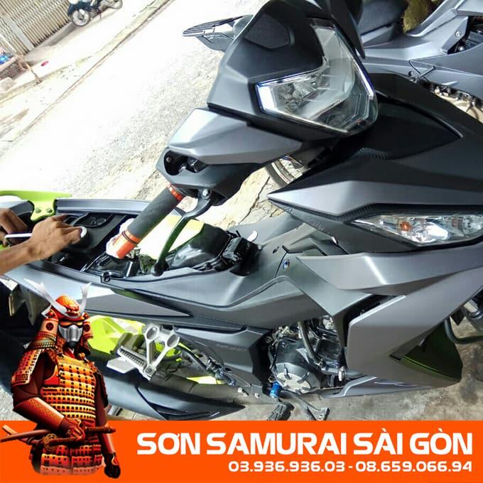 Sơn SAMURAI KUROBUSHI K414* MÀU XÁM KIM LOẠI chính hãng dành cho xe máy