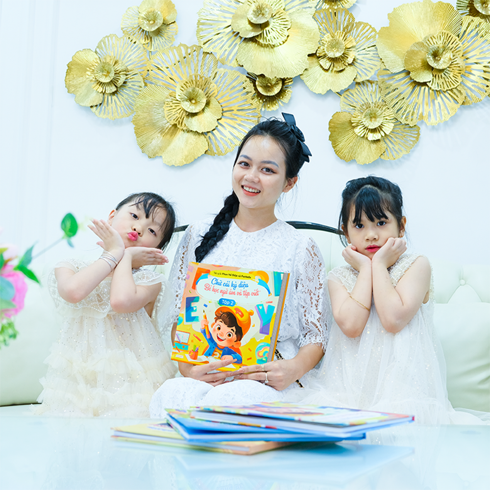 Sách Cho Bé Từ 3-6 Tuổi - Ngữ Âm Đầu Đời Của Bé, Chữ cái kỳ diệu Tập 2 - Tác Giả Phan Hồ Điệp và Pantado Giúp bé làm quen với mặt chữ, ngữ âm