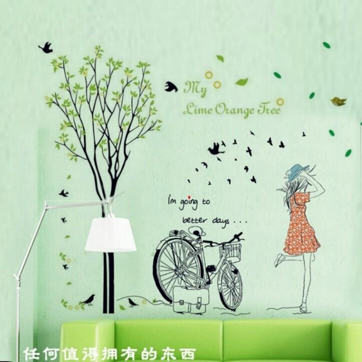 DECAL DÁN TƯỜNG CÂY XANH VÀ CÔ GÁI XE ĐẠP - HP386