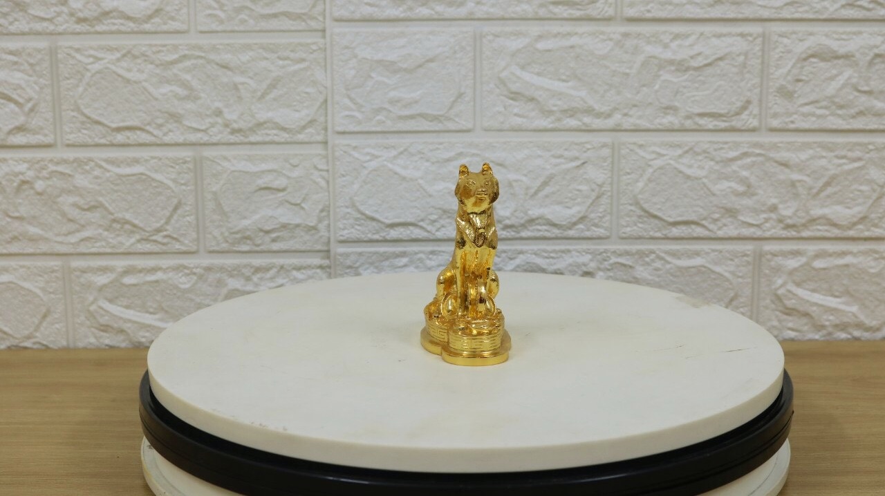Tượng chó bằng đồng mạ vàng 24K
