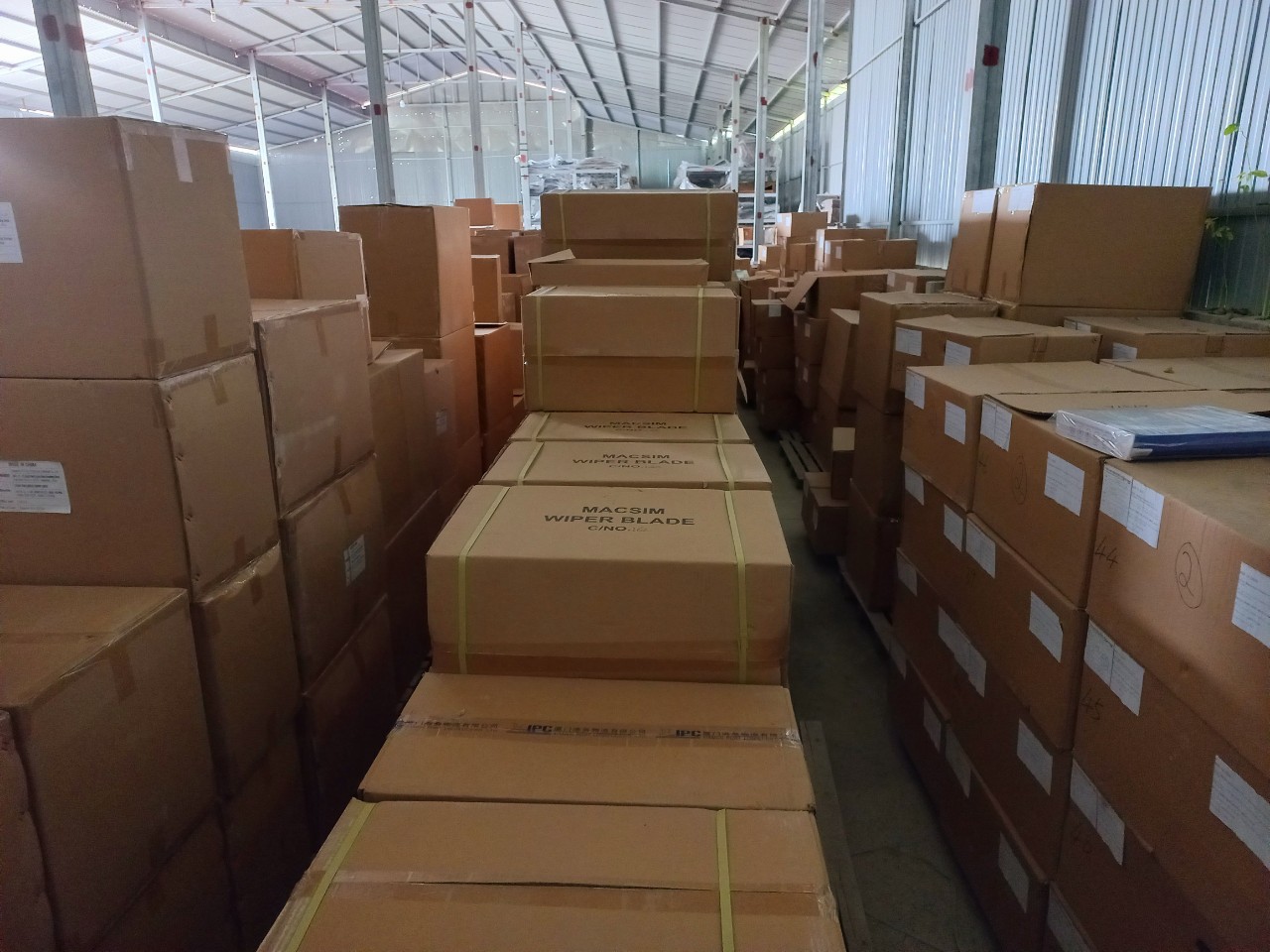 Vali cao cấp Macsim Aksen hàng loại 1 MSAK7034H cỡ 20 inch- màu đỏ