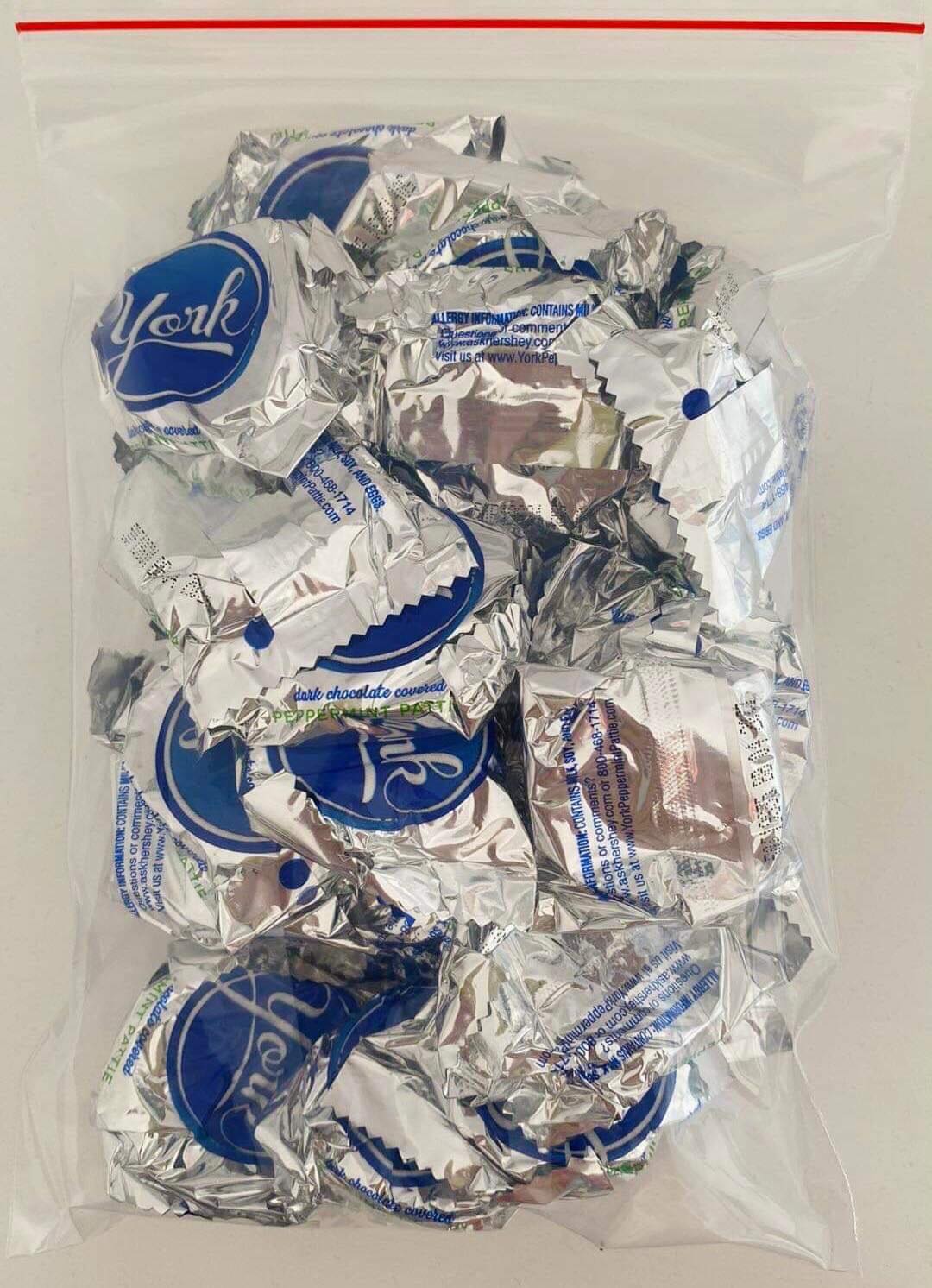 COMBO 25 VIÊN SOCOLA ĐEN BỌC BẠC HÀ YORK Dark Chocolate Peppermint Patties Candy, Gluten Free, 340g