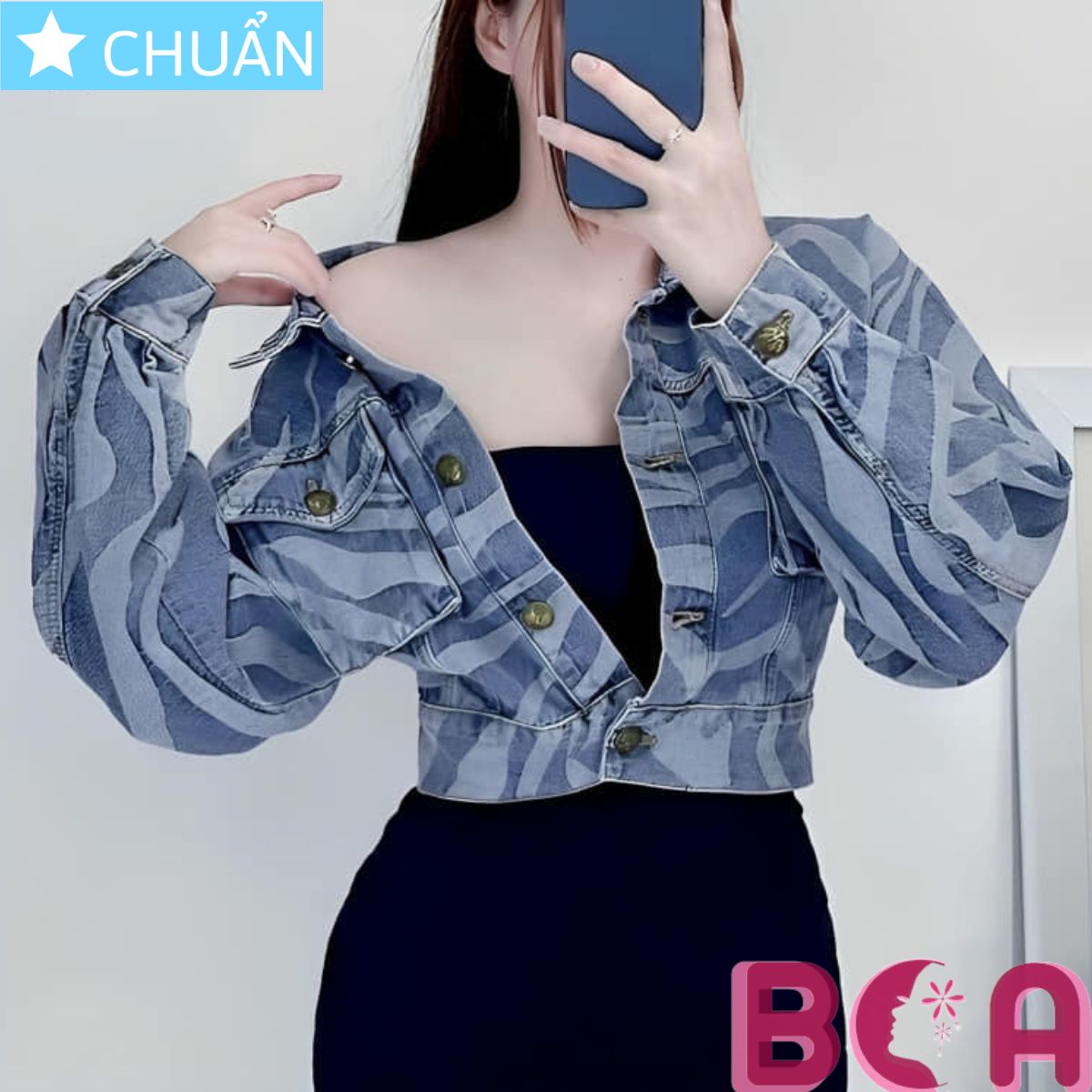 Áo khoác Jeans lửng nữ K31 màu xanh ROSATA tại BCASHOP họa tiết độc đáo & thời trang, khẳng định gu & đẳng cấp riêng bạn