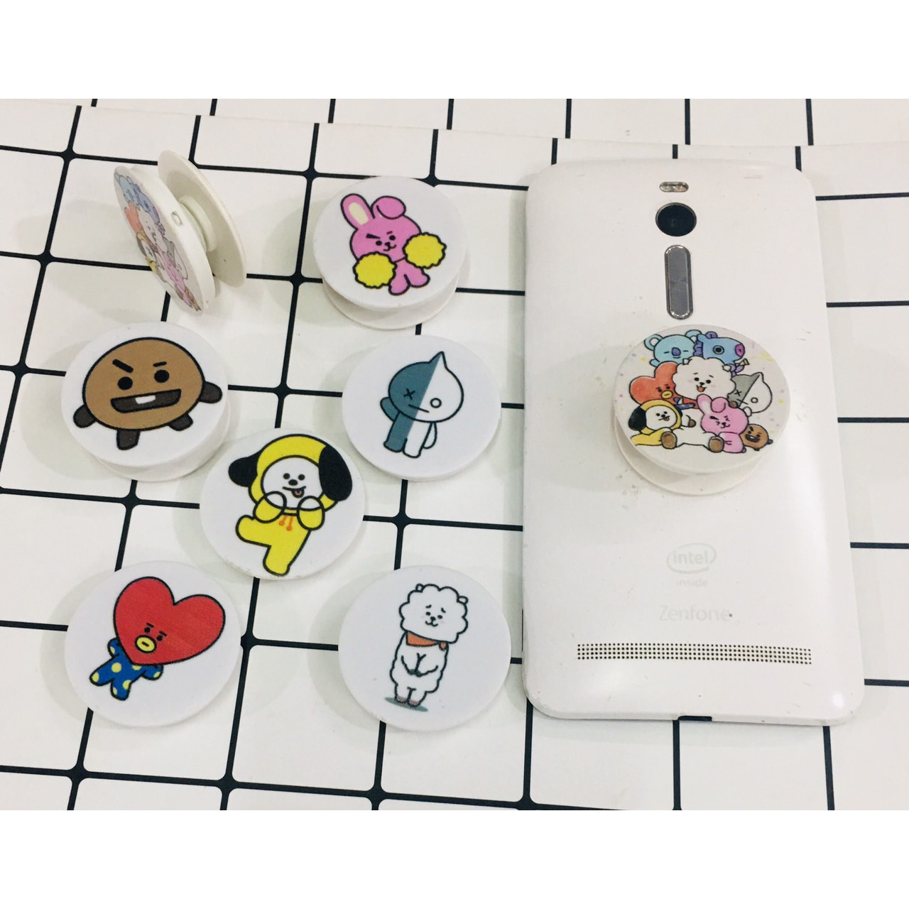 Giá đỡ điện thoại Iring BT21 BTS hình tròn ngẫu nhiên 