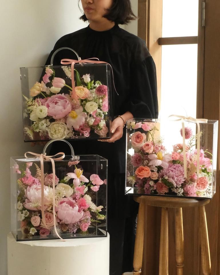 Hôp hoa vali - Hộp mica trưng bày hoa tươi - hoa giả