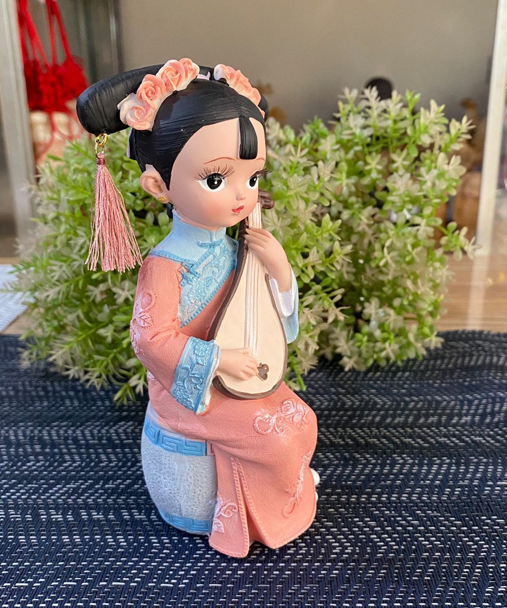 Tượng thiếu nữ đánh đàn 15cm