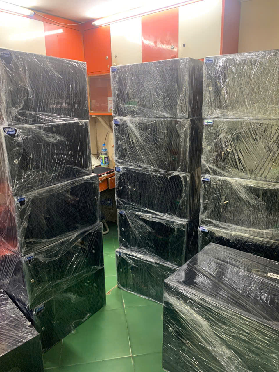 Tủ mạng 8U D400 FAMRACK : hàng chính hãng, tủ mạng treo tường , famrack 8U , tủ rack 8U, tủ mạng chất lượng cao, rack cabinet 8UD400 , tủ đựng thiết bị mạng