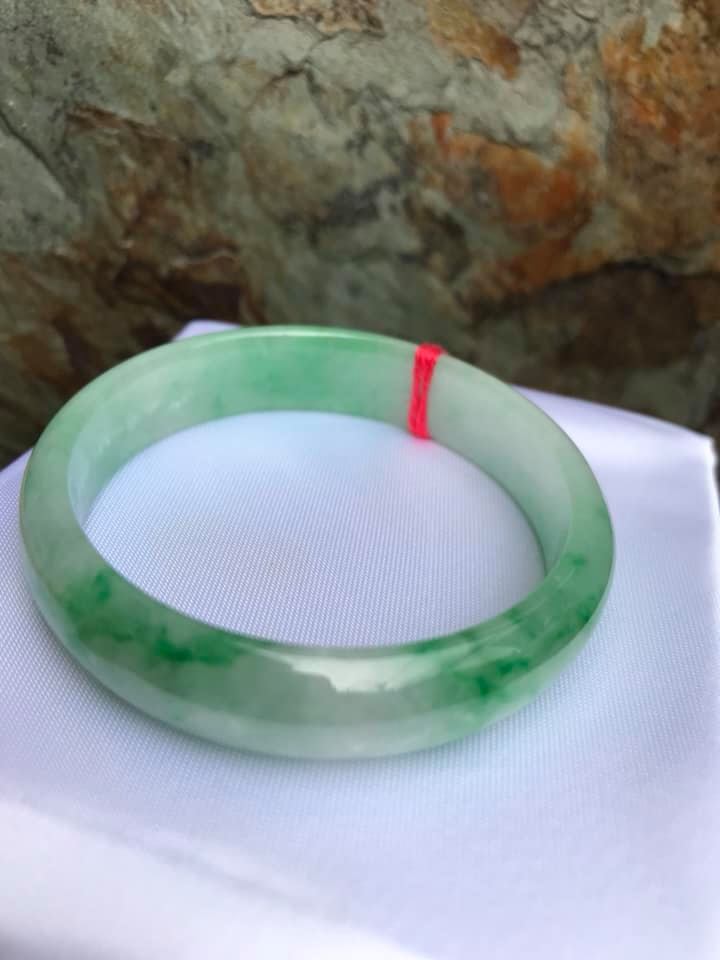 VÒNG ĐÁ CẨM THẠCH HẸ LÝ SAO 48MM ĐÁ TỰ NHIÊN CAO CẤP XANH LÝ TRẮNG ĐỀU VÒNG ĐẸP NỮ MẠNG THUỶ MỘC HOẢ TỪ 48 đến 56kg ĐEO