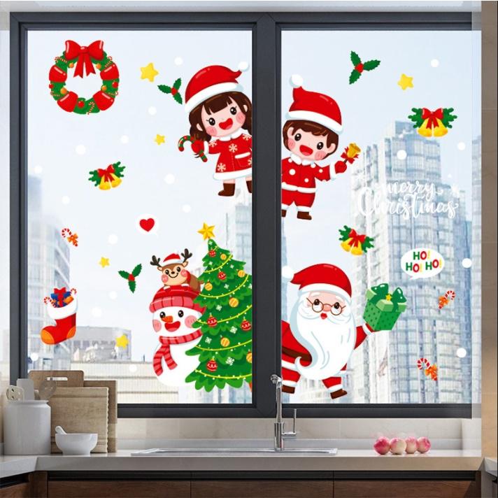 Decal dán tường trang trí Noel - 2 Bé và các bạn đón chào khách đêm giáng sinh