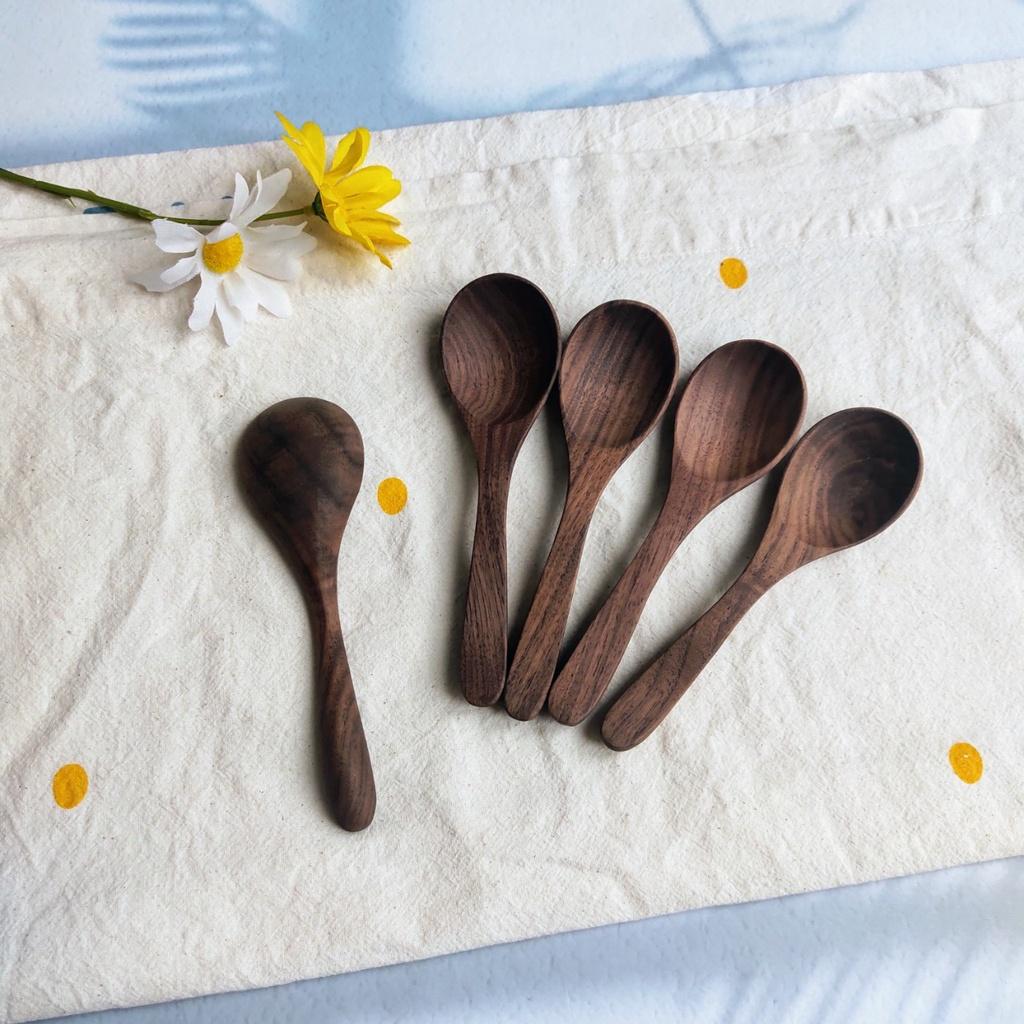 Thìa/Muỗng Gỗ Óc Chó Tự Nhiên Miệng Tròn 15.5x4cm, Thìa Ăn Chè,Cơm An Toàn, Thìa Chụp Ảnh Decor