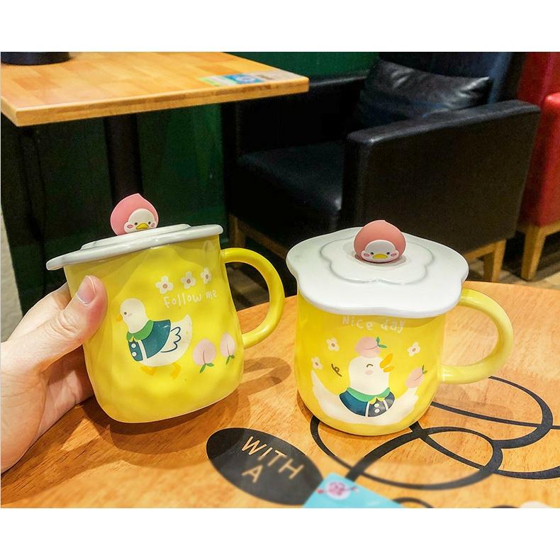 Cốc sứ Vịt vàng có nắp có thìa - Cốc uống nước họa tiết cat fish dễ thương - quà tặng văn phòng