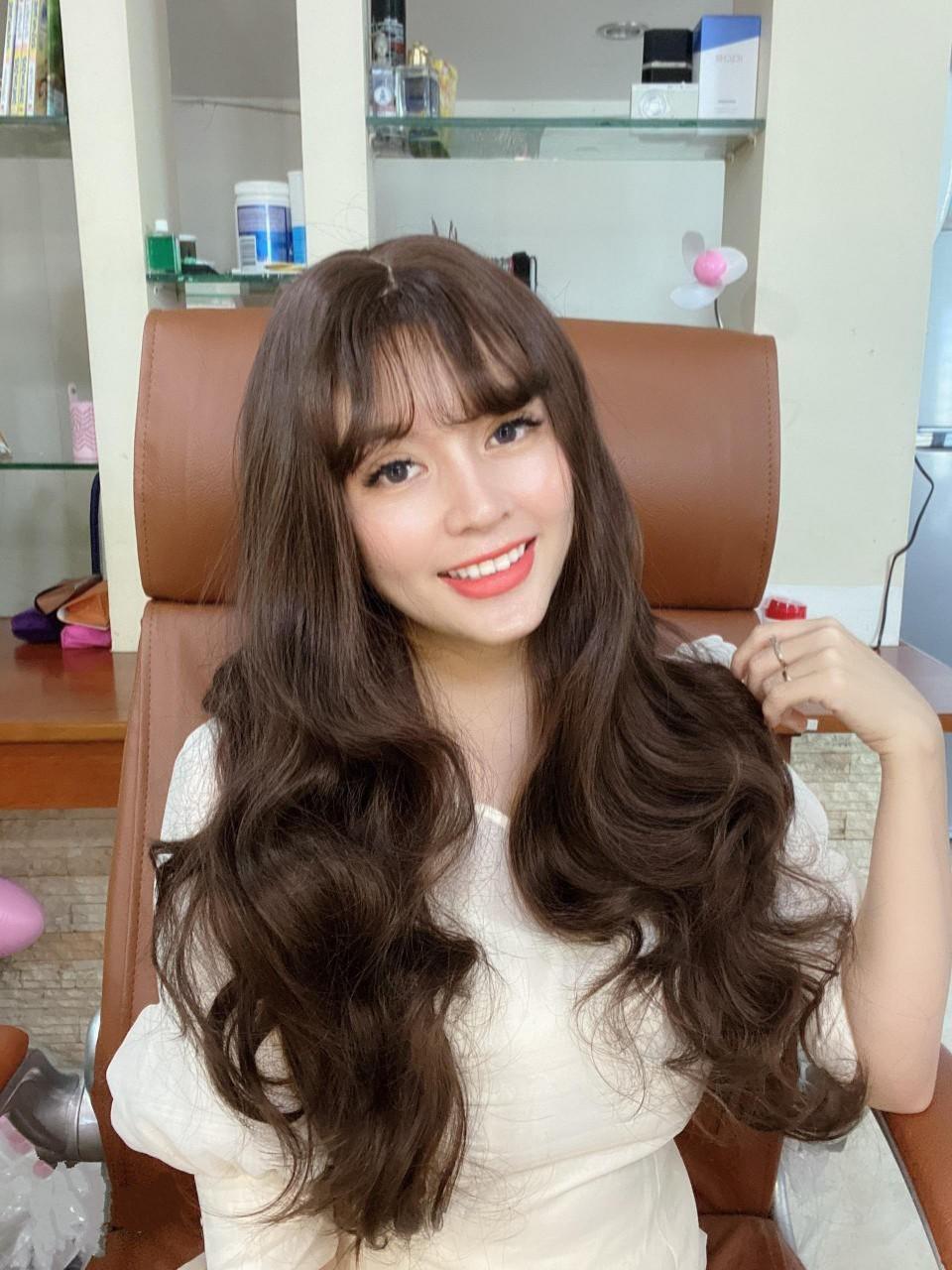 Tóc giả nguyên đầu xoăn Hàn Quốc siêu xinh có rãnh da đầu, chất tóc tơ cao cấp loại 1, chịu nhiệt tốt có thể bấm uốn, duỗi, gội. giống tóc thật 100%