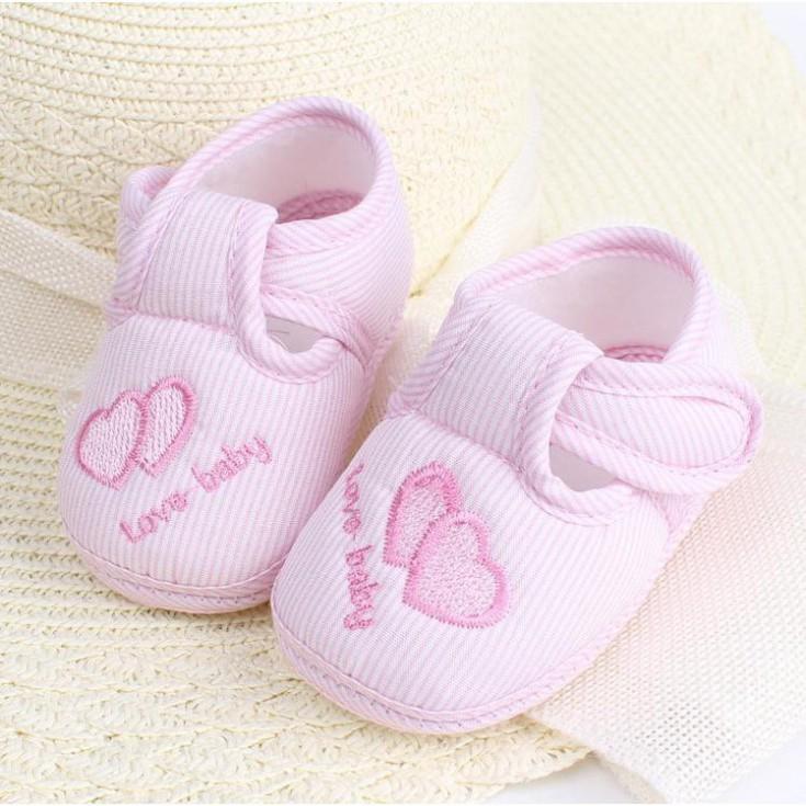 Giày tập đi đế mềm chống trượt hình trái tim cho bé (Có bán lẻ thêm vớ)