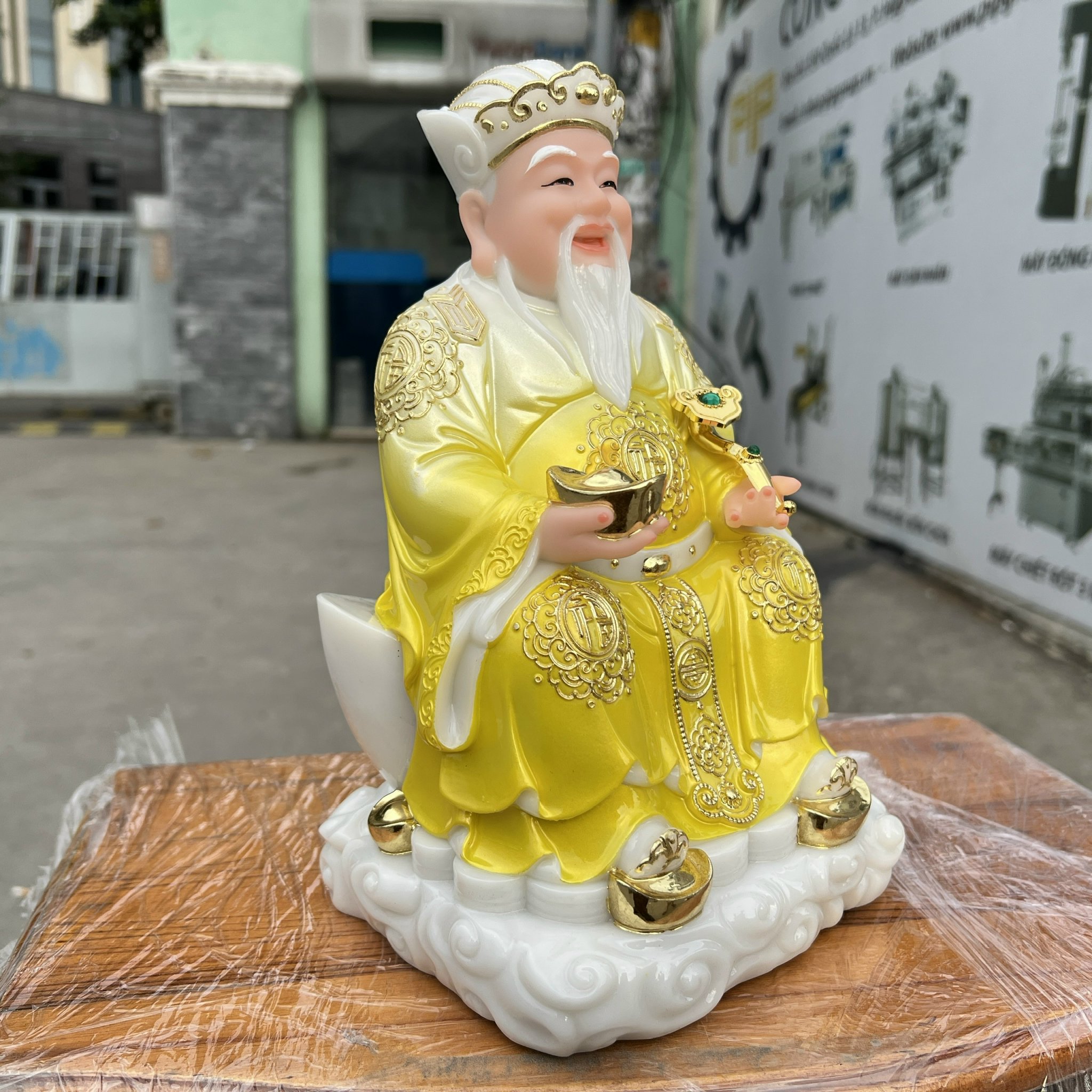 Tượng Thần tài Thổ Địa bằng đá nhập khẩu cao cấp cao 22cm – Màu vàng