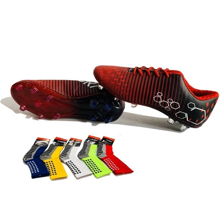 Giày đá bóng đinh cao tặng kèm vớ chống trơn cao cấp (màu ngẫu nhiên)