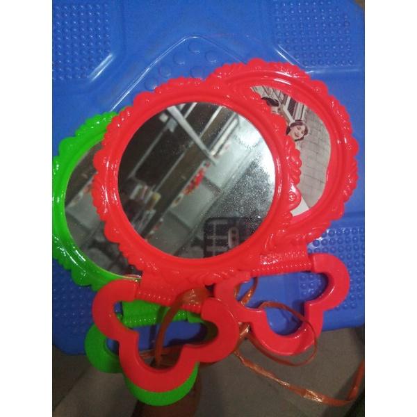 Gương soi tròn bé