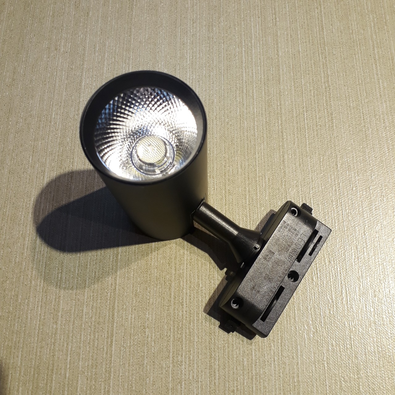 Bộ 2 Đèn Rọi Ray Ống Bơ Led Cob 20W Vỏ Đen Ánh Sáng Trắng