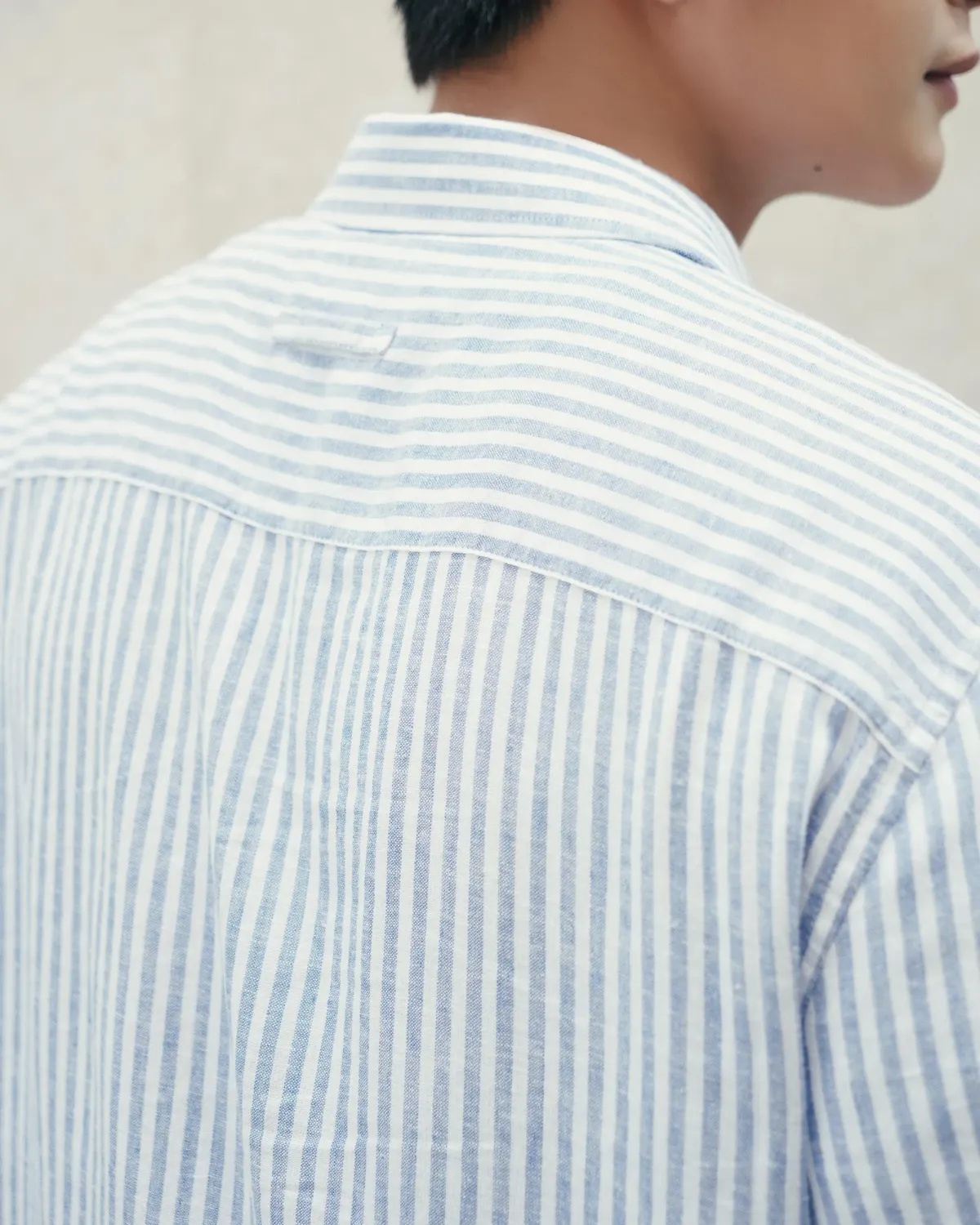 Áo sơ mi tay ngắn nam sọc linen có hình thêu. Form Regular - ROUTINE 10S26SHS005