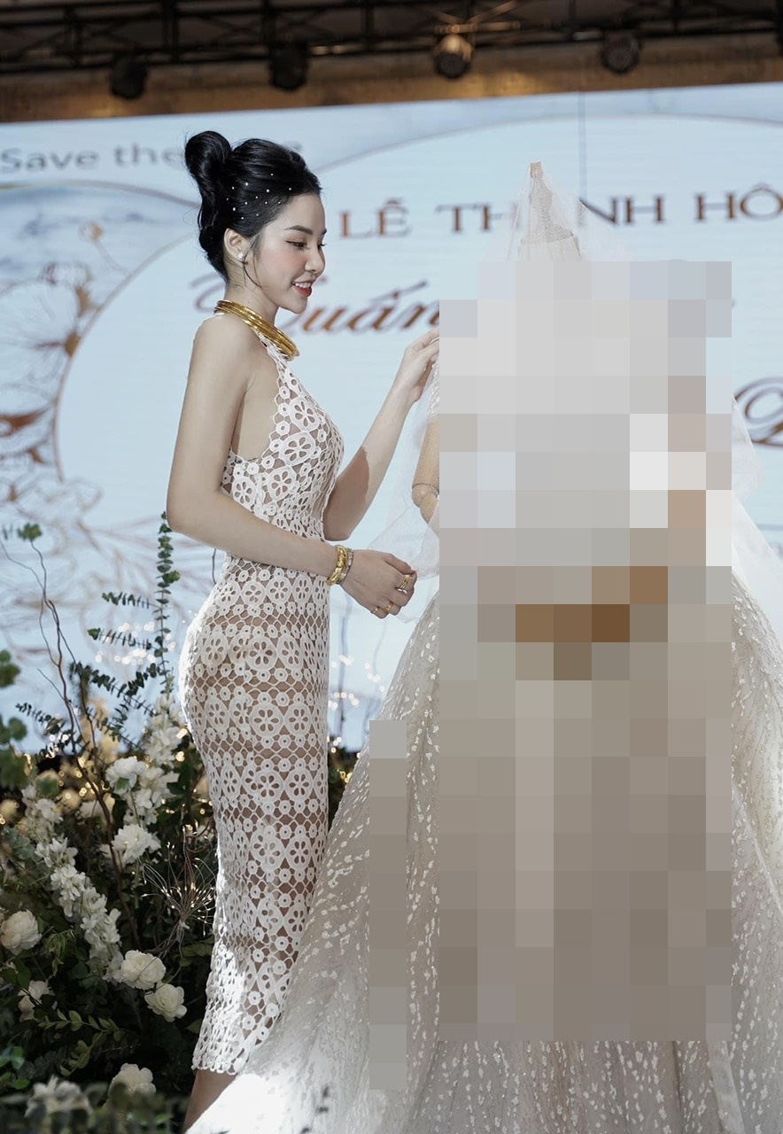 ĐẦM REN DÀI DÂY CỔ YẾM SUÔNG TRƠN ÔM BODY MIDI XẺ TÀ SAU SÁT NÁCH TRẮNG ĐI TIỆC DẠO PHỐ ĐI CHƠI