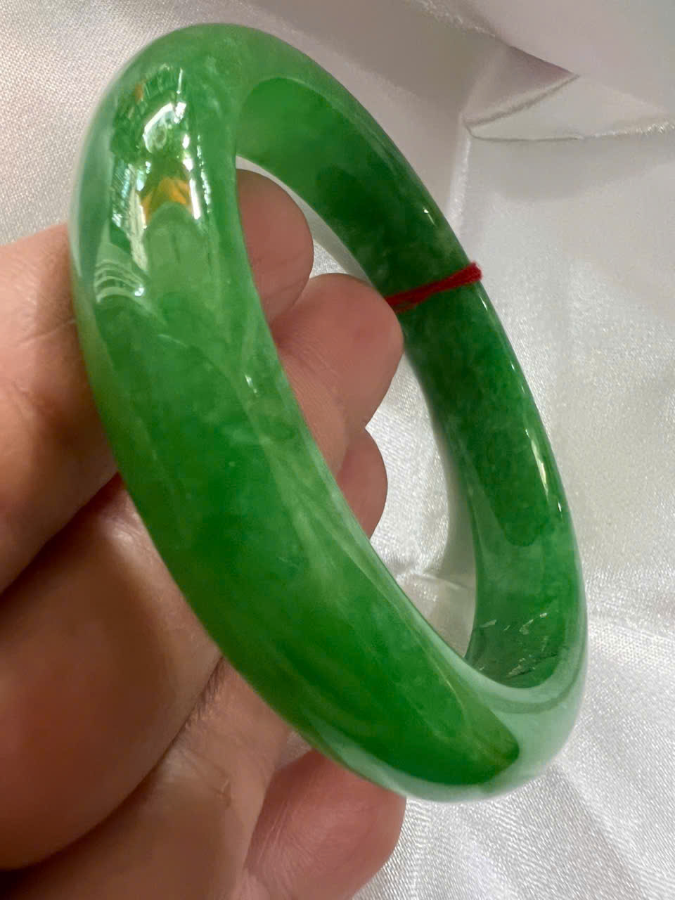 Vòng Tay Nữ Đá Cẩm Thạch Bản Hẹ Lý 57mm A Cao 12mm Dẩy 7,2mm Màu Xanh Lý Tươi Bông Trắng Bóng mượt đẹp nữ mệnh mộc hỏa thủy 55kg - 62kg đeo xinh đẹp sang tay món quà tặng mẹ tặng nữ ý nghĩa ạ