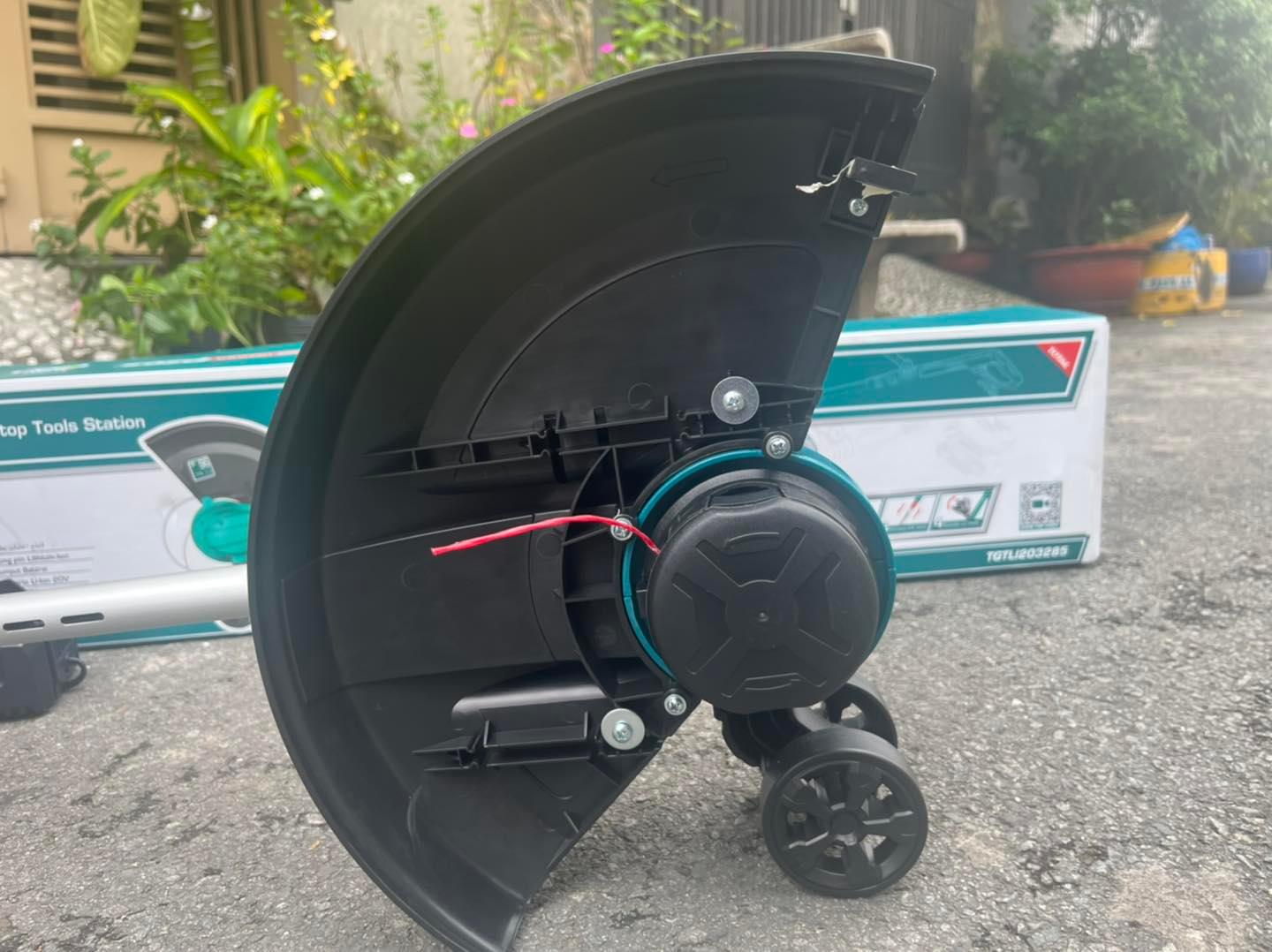 MÁY CẮT CỎ DÙNG PIN 20V TOTAL TGTLI203285 - HÀNG CHÍNH HÃNG