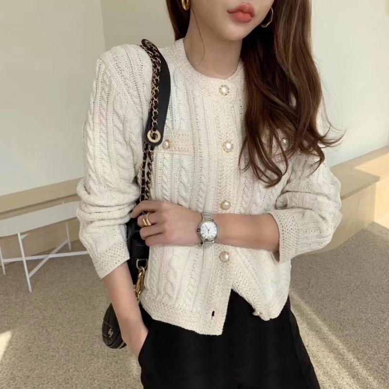 MS471 Áo len cổ tròn cúc ngọc sang trọng