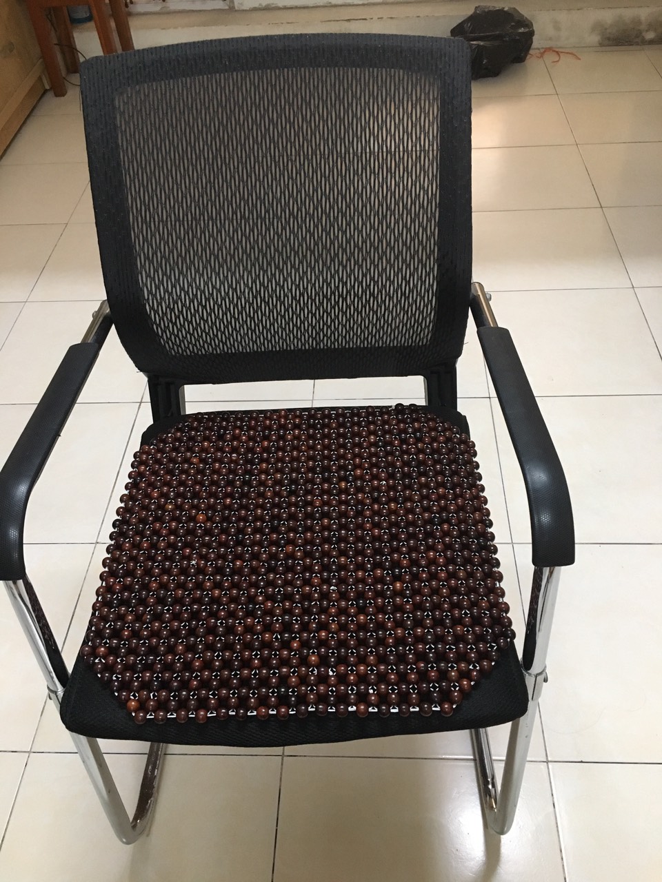 Đệm Lót Ghế Hạt Gỗ Mun Mát Xa Cao Cấp _ Mian.vn