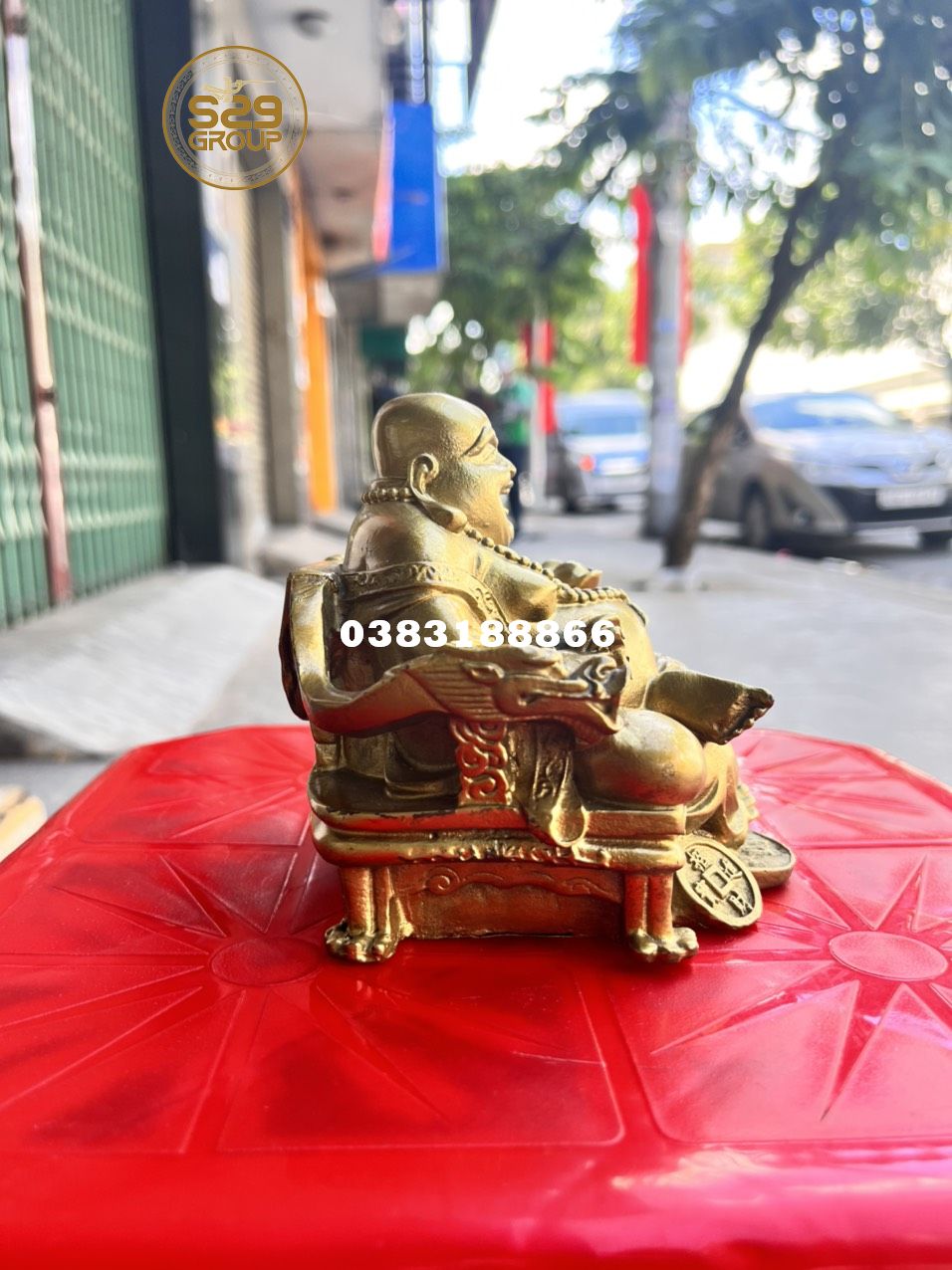 Tượng Phật Di Lặc bằng đồng ngồi cầm thỏi vàng kt 11x10cm .