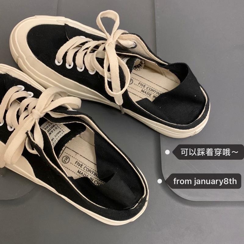 Giày sneaker đạp gót hoạ tiết trơn